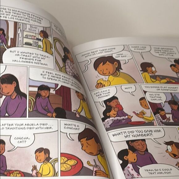 Paperback Scholastic 'Ghosts' by Raina Telgemeier - Children’s Graphic Novel - Picture 7 of 11